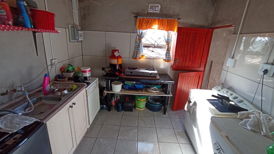 2 Bedroom Property for Sale in Louwville Western Cape